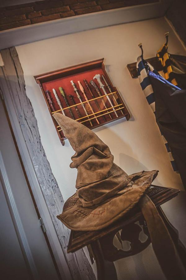 Repaire Du Sorcier Un Apartement Magique Troyes Buitenkant foto
